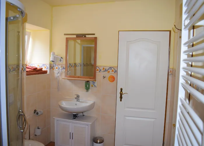 Gaestehaus Zwiebelturm Pensjonat Kerken