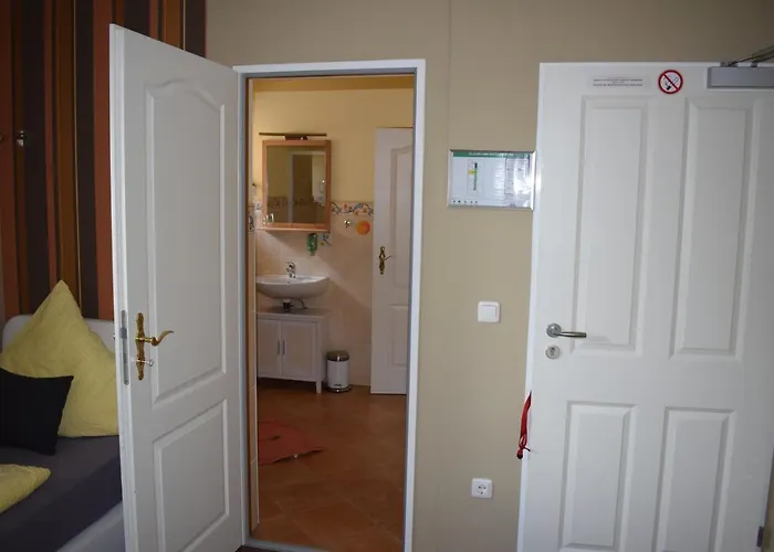 Gaestehaus Zwiebelturm Pensjonat Kerken